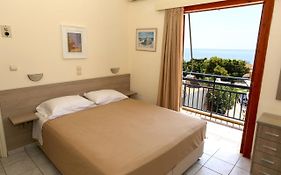 Hotel Karyatides