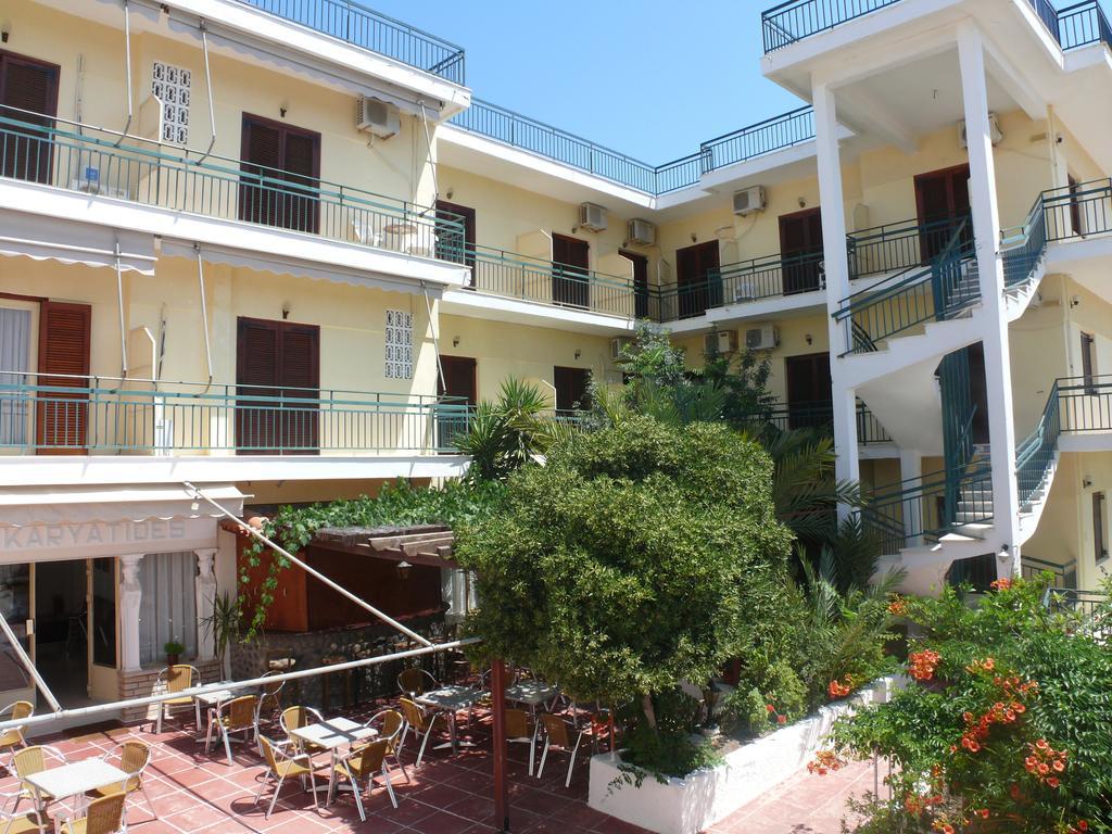 Hotel Karyatides Agia Marina  Zewnętrze zdjęcie