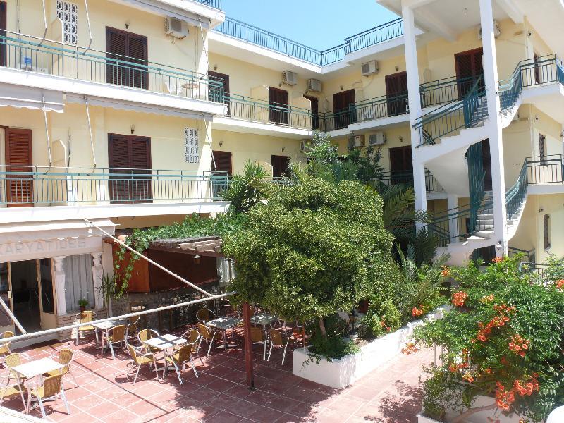 Hotel Karyatides Agia Marina  Zewnętrze zdjęcie