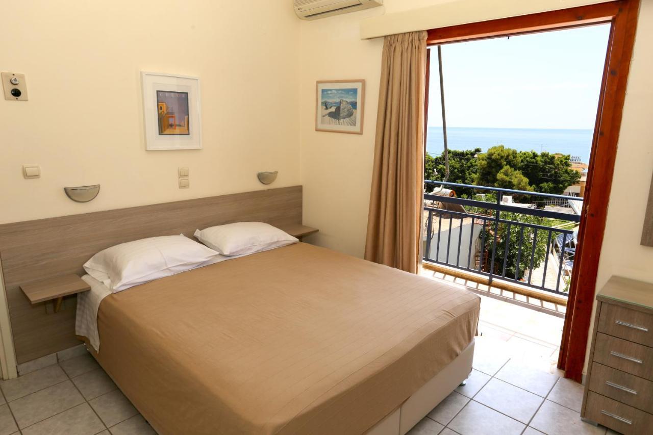 Hotel Karyatides Agia Marina  Zewnętrze zdjęcie