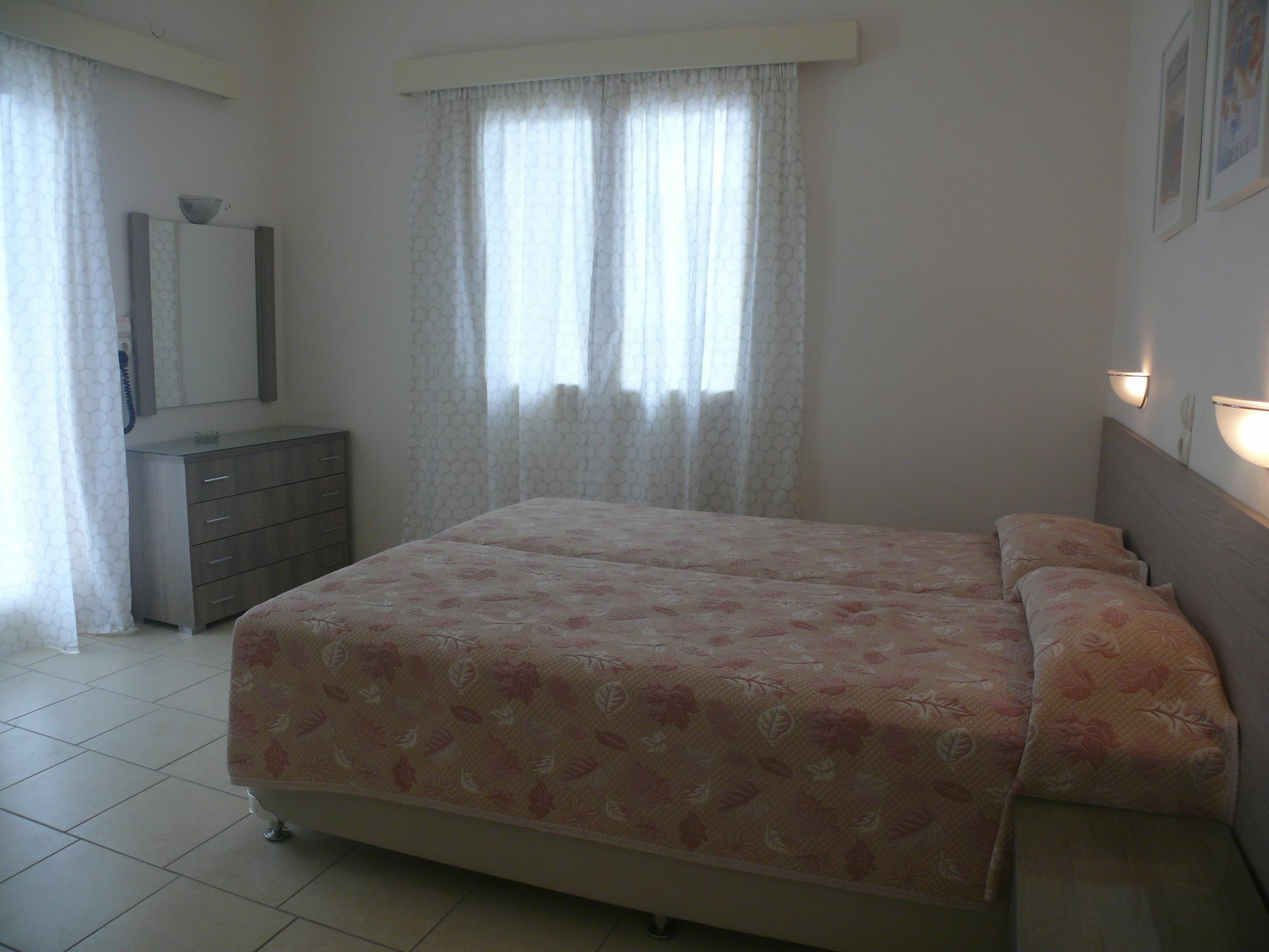 Hotel Karyatides Agia Marina  Zewnętrze zdjęcie
