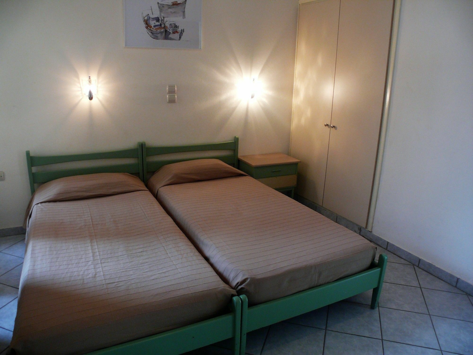 Hotel Karyatides Agia Marina  Zewnętrze zdjęcie