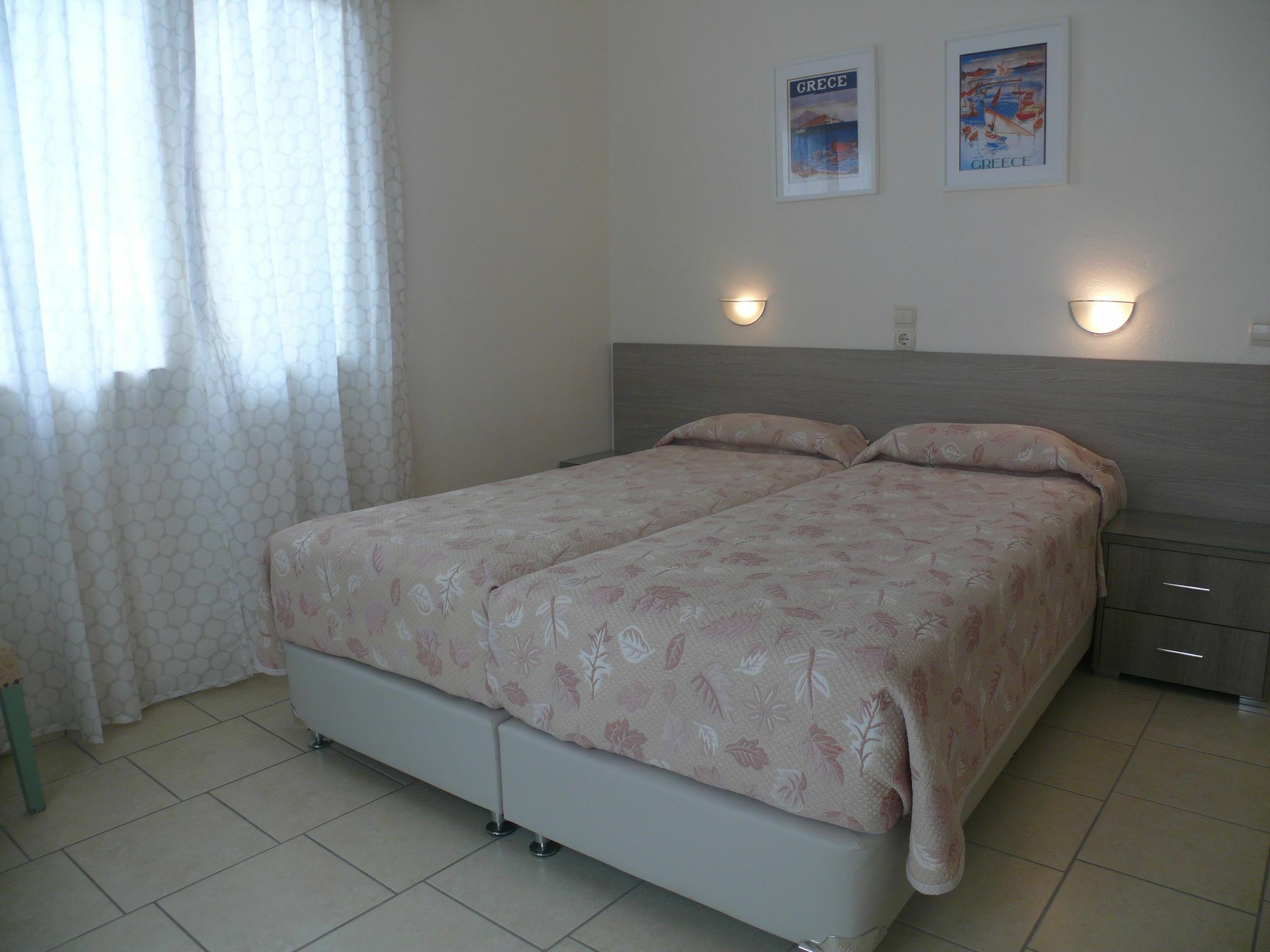 Hotel Karyatides Agia Marina  Zewnętrze zdjęcie