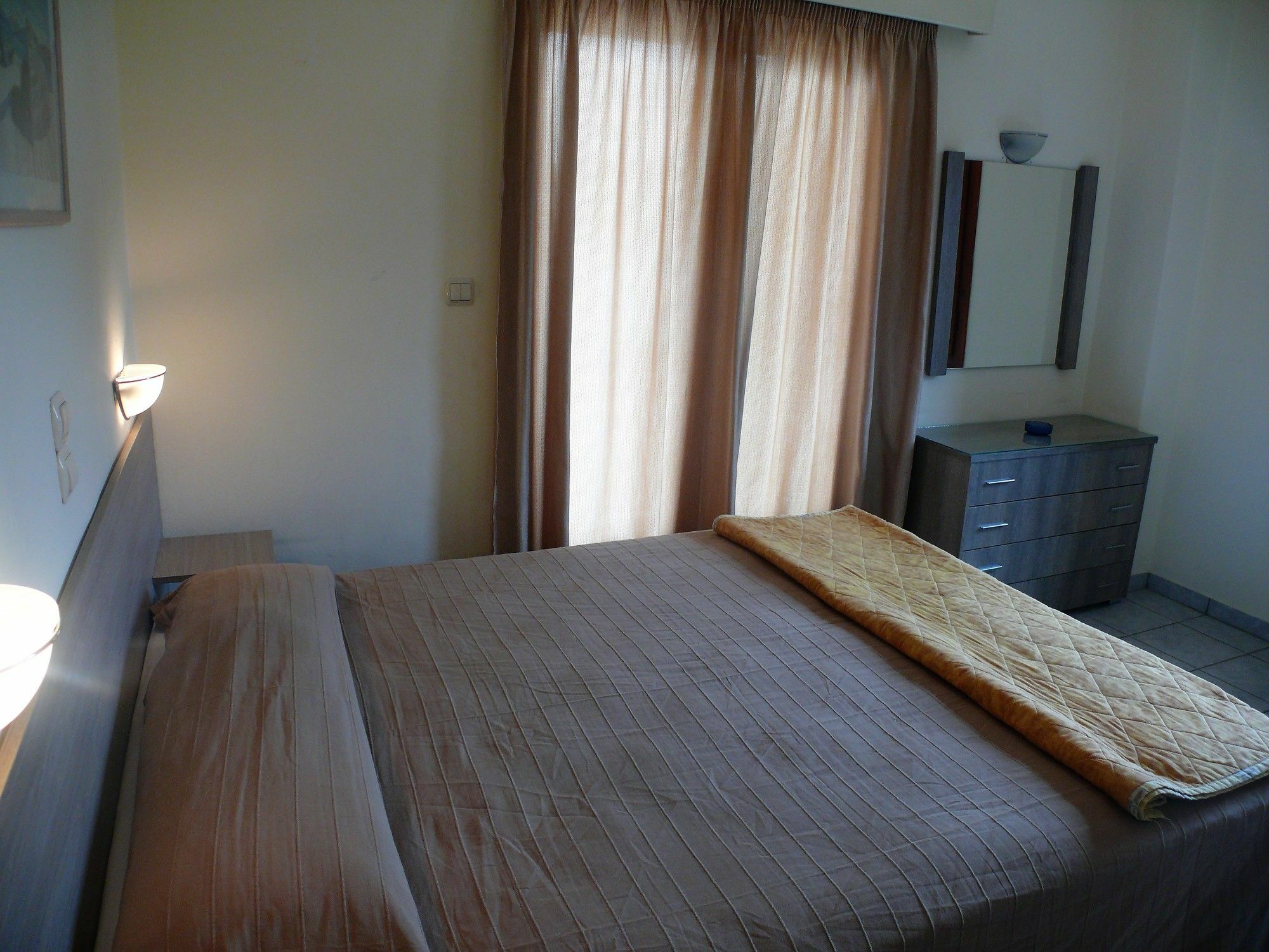 Hotel Karyatides Agia Marina  Zewnętrze zdjęcie