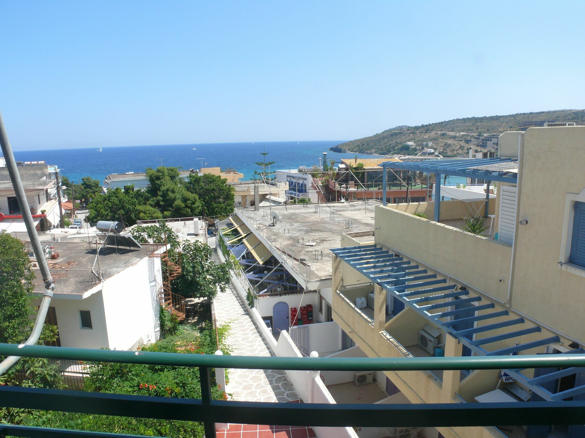 Hotel Karyatides Agia Marina  Zewnętrze zdjęcie