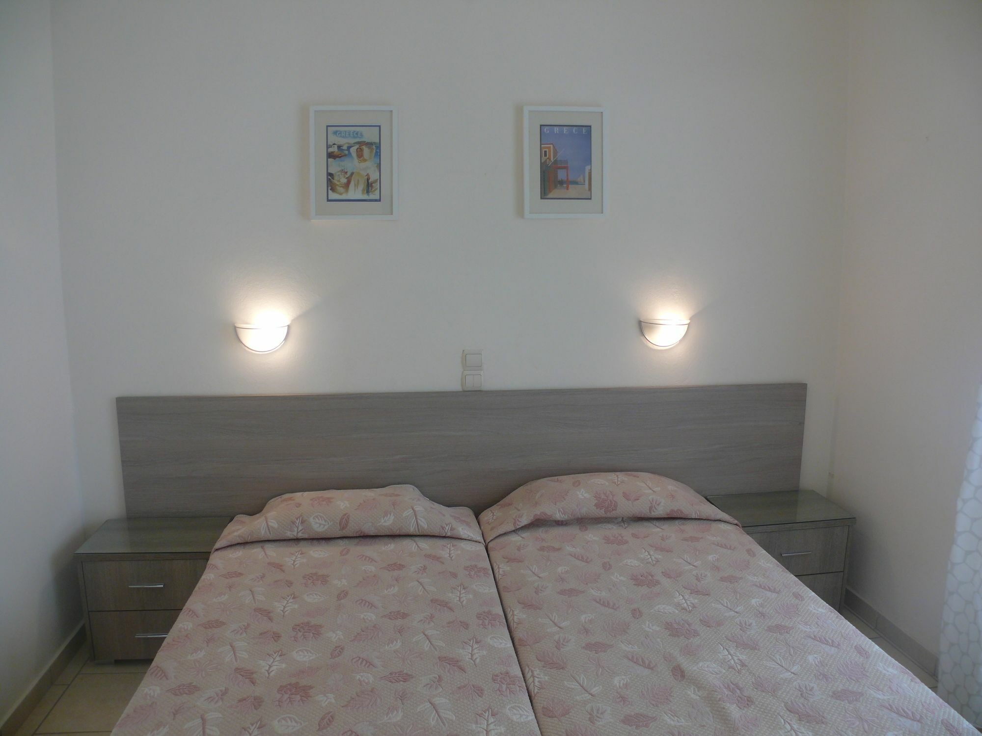 Hotel Karyatides Agia Marina  Zewnętrze zdjęcie