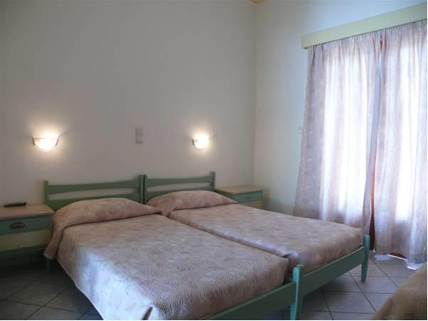 Hotel Karyatides Agia Marina  Zewnętrze zdjęcie